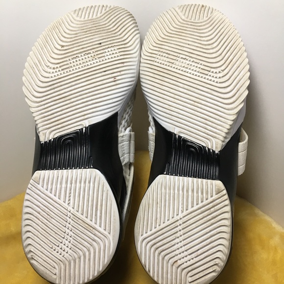 Lebron James Nike shoes - Picture 4 of 6